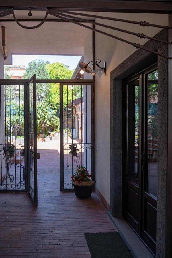 Domus Giuliae Hotel Trecastagni Bagian luar foto